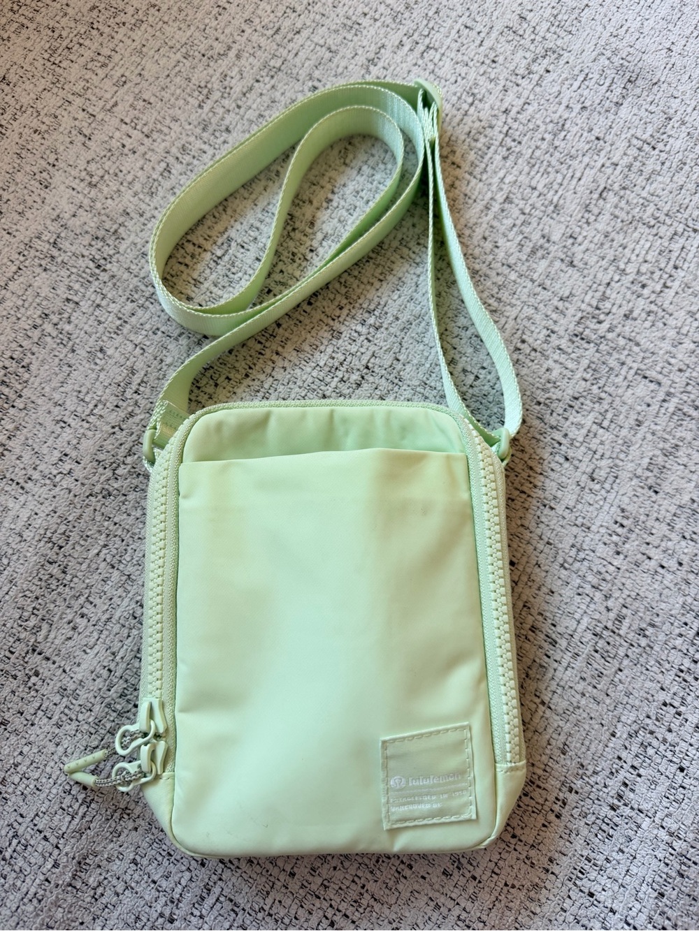 Like new Lululemon athletica Light Green Crossbody Easy Access 1.5L Adj Stra